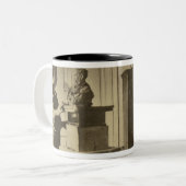 レフ・トルストイおよび彫刻家の王子パウロ ツートーンマグカップ (正面左)