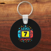 レベルアップの時です 7 アンロック済み 7歳の誕生日 おめでとう ボーイ ビデオ キーホルダー (正面)