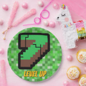 レベルアップ7 ピクセル化されたゲーマーグリーンビルディング ペーパープレート (パーティー)