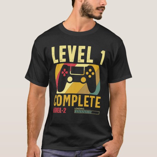 レベル1完全レベル2ロード1番目の誕生日ビデオ Tシャツ (正面)