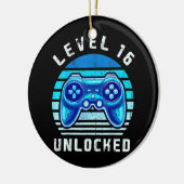 レベル16ロック解除されたビデオゲーム16th誕生日ゲーマー セラミックオーナメント (左)