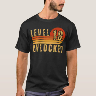 レベル18ロック解除18thビデオゲーマー誕生日少年 tシャツ