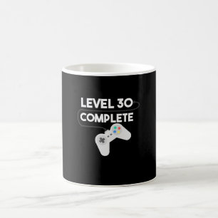レベル30の完全でおもしろいなゲーマーの誕生日のグラフィック コーヒーマグカップ