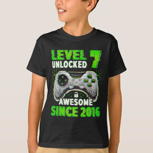 レベル7アンロックビデオゲーム7歳少年7歳の誕生日 Tシャツ (正面)