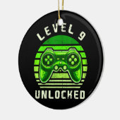 レベル9のロック解除されたビデオゲーム第9誕生日ゲーマー セラミックオーナメント (左)