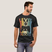 レベル9アンロック 面白いビデオゲーマー 9歳 Tシャツ (正面フル)
