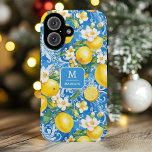 レモエレガントンシトラスモノグラムパーソナライズされた名 iPhone 16ケース<br><div class="desc">レモエレガントン柑橘類モノグラム名iPhone 16パーソナライズされたケースは、レモンと花の青と黄色のパタパーソナライズされたーンと黄色のテキスモダントタイポグラフィにあなたのモノグラムと名前を備えている。彼女のための完璧な贈り物のための誕生日、母の日のための母、クリスマスと休日のための姉妹またはベスティー。©2024 Evco Studioによる設計： www.zazzle.com/store/evcostudio</div>