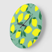 レモシンプルン、緑の背景プリント。 ラージ壁時計 (傾斜)