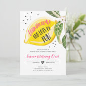 レモネードと多くのおもしろいレモンガール誕生日 招待状 (スタンド正面)