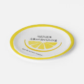 レモネードイエローレモンのパターンをパーソナライズする ペーパープレート (アングル)