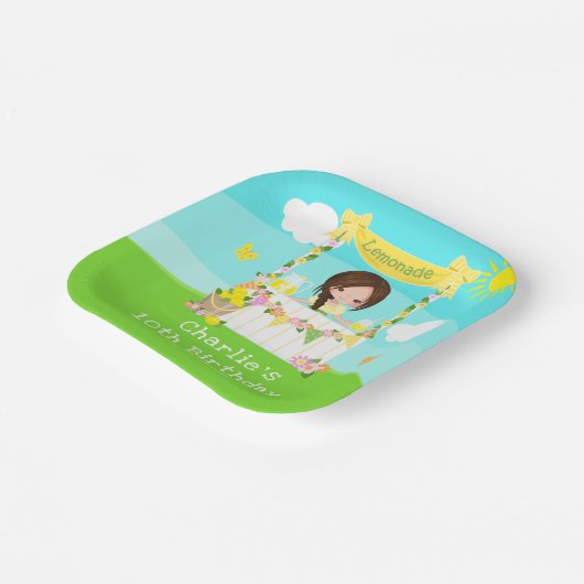 レモネードスタンド誕生日ブラウンヘアガール ペーパープレート (傾斜あり)