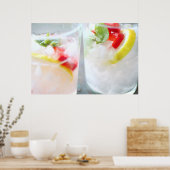 レモンとイチゴを入れた果実水 ポスター (キッチン)