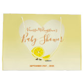 レモンとレモンスライス赤ちゃんシャワーハート黄色 ラージペーパーバッグ (裏面)