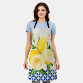 レモンと青タイルのエプロン エプロン (着用した状態)