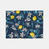 レモンの枝と花と青の果実 フリースブランケット (正面(横))