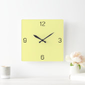 レモンイエローFFFF9Fカラー(名前の追加オプション付き) スクエア壁時計 (ホーム)
