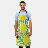 レモンシトラスサマーヴィンテージ模様 エプロン (着用した状態)