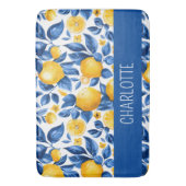 レモンパターントロピカルフルーツイエロー名前をカスタムする バスマット (正面縦)