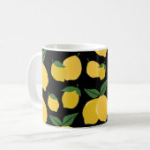 レモンパターンレトロフルーツイエローオンブラック コーヒーマグカップ (正面左)