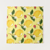 レモンレディバグ：トロピカルイエローパターン。 タペストリー (正面(横))