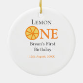 レモンワンハッピー1stバースデーオレンジグレーレトロボー セラミックオーナメント (裏面)