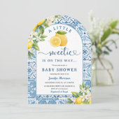 レモン地中海の赤ちゃんシャワーブルーのタイルアーチ 招待状 (スタンド正面)