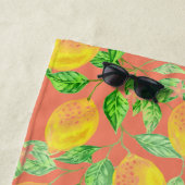 レモン果柄の黄色と桃色 ビーチタオル (インサイチュ)