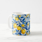 💛💙 レモン柄の青と黄色のタイル コーヒーマグカップ (正面左)
