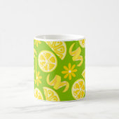 レモン柑橘類レモネデシェフかわいい黄色のグリーン コーヒーマグカップ (中央)