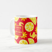 レモン柑橘類レモネデシェフかわいい黄色の赤 コーヒーマグカップ (正面左)