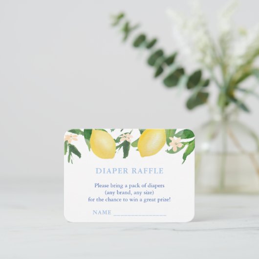 レモン青タイルおむつラッフルボーイベビーシャワー エンクロージャーカード (スタンド正面)