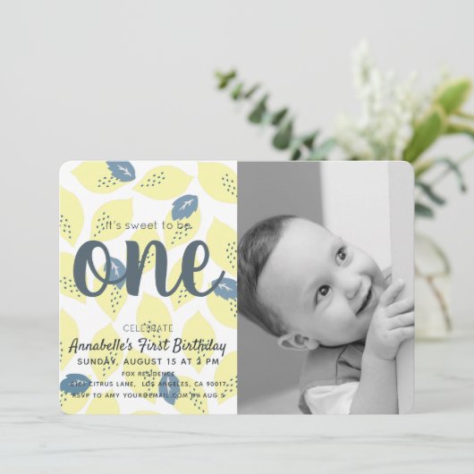 レモン&リーフ写真1st誕生日パーティの招待状 招待状 (スタンド正面)