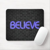 レンガにネオンで"Believe"の文字 マウスパッド (マウス)