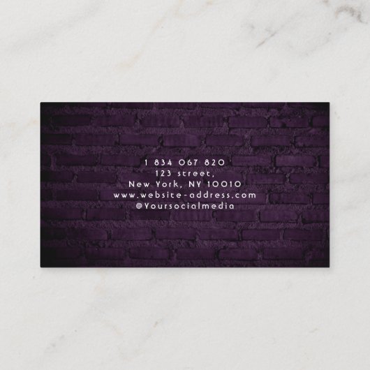 レンガの壁に紫のネオンスプレータン 名刺 (裏面)