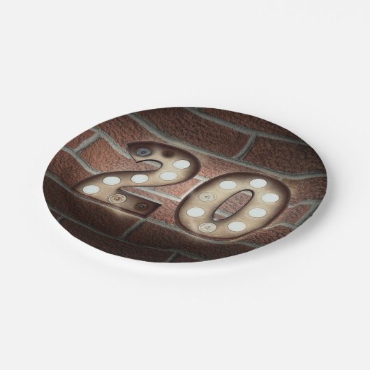 レンガの壁に20th誕生日マーキーのサイン ペーパープレート