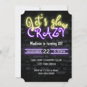 レンガの壁に21歳の誕生日ネオングローサイン 招待状 (正面)