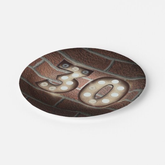 レンガの壁に30th誕生日マーキーサイン ペーパープレート (アングル)