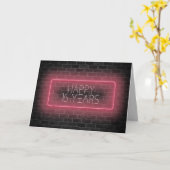 レンガの壁の16歳の誕生日ネオンサイン カード (黄色い花)