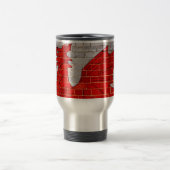 レンガ壁のウェールズ国旗 トラベルマグ (中央)