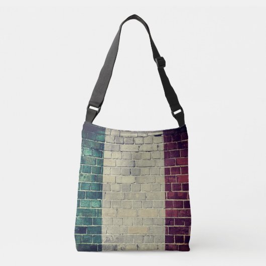 レンガ壁のヴィンテージのイタリアの旗 クロスボディバッグ (正面)