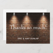 レンガ壁スポットライト結婚のパーソナライズされた数 サンキューカード (正面/裏面)