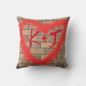 レンガ壁及び落書きのハートのカスタムの装飾用クッション クッション (裏面)