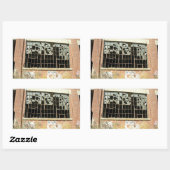 レンガ造りの家の窓とガラスの割れ 長方形シール (シート)