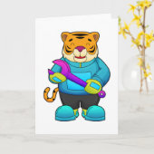 レンチ付き整備士としてタイガー カード (黄色い花)