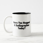 レントゲン写真技術者今日抱き締められるあります ツートーンマグカップ (左)
