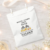 レーシングカーとビール チェッカーフラッグ レースデイ 誕生日 フェイバーバッグ (クリップ留めされた状態)