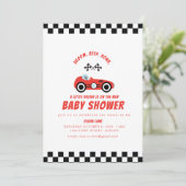 レーシングカーの赤ちゃんシャワーの途中にある小さなレーサー 招待状 (スタンド正面)