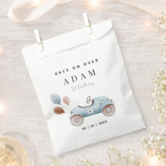 レーシングカーバースデー招待状　ファストワンバースデー フェイバーバッグ (クリップ留めされた状態)