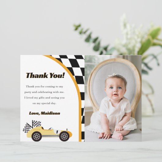 レーシングカーモチーフの黄色い誕生日パーティーのお礼カード 招待状 (スタンド正面)