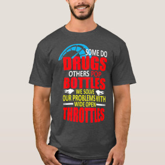 レーシングドライバーのスロットルレース Tシャツ